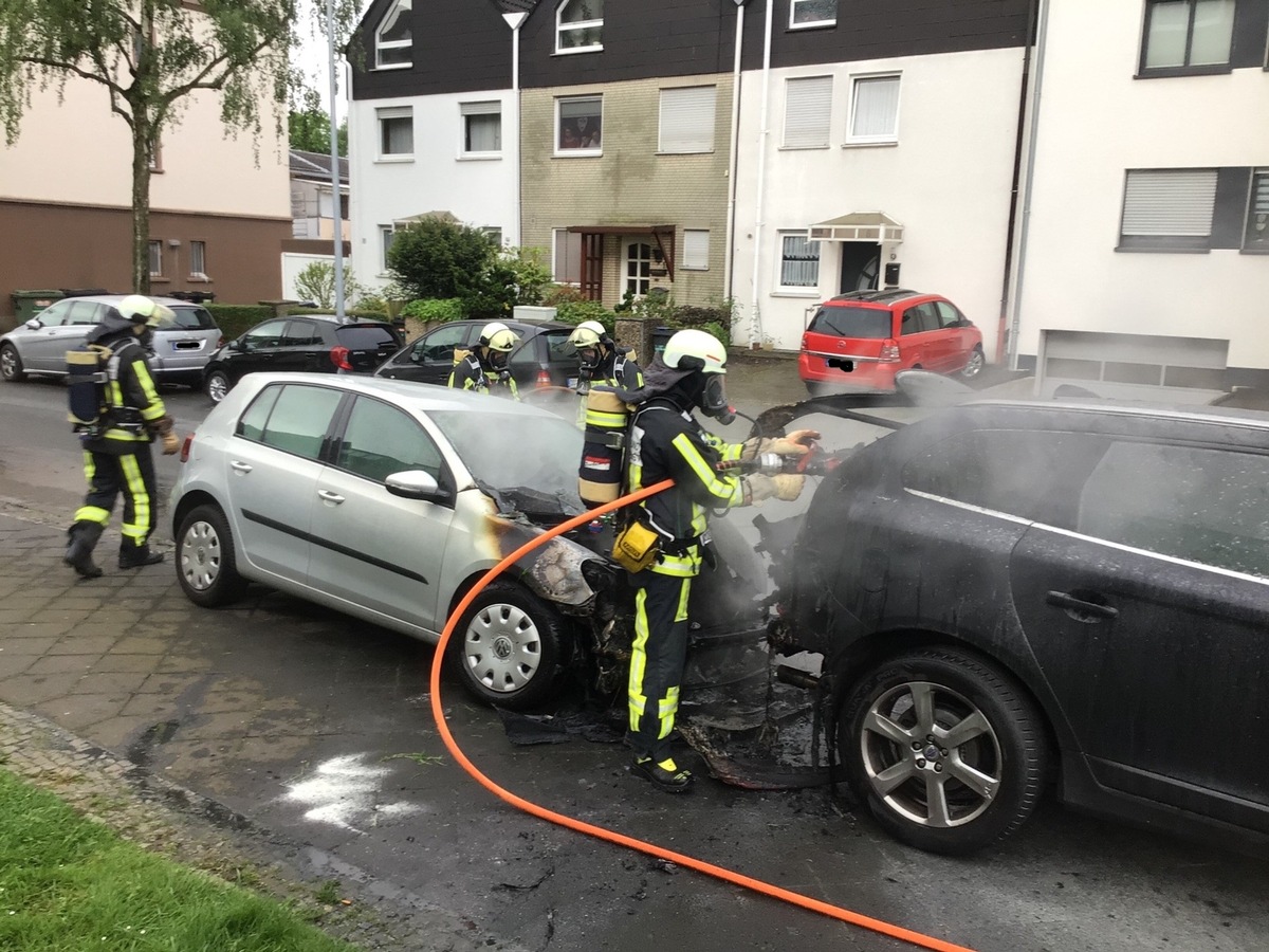 FW-BO: Brennender PKW auf dem Wallbaumweg