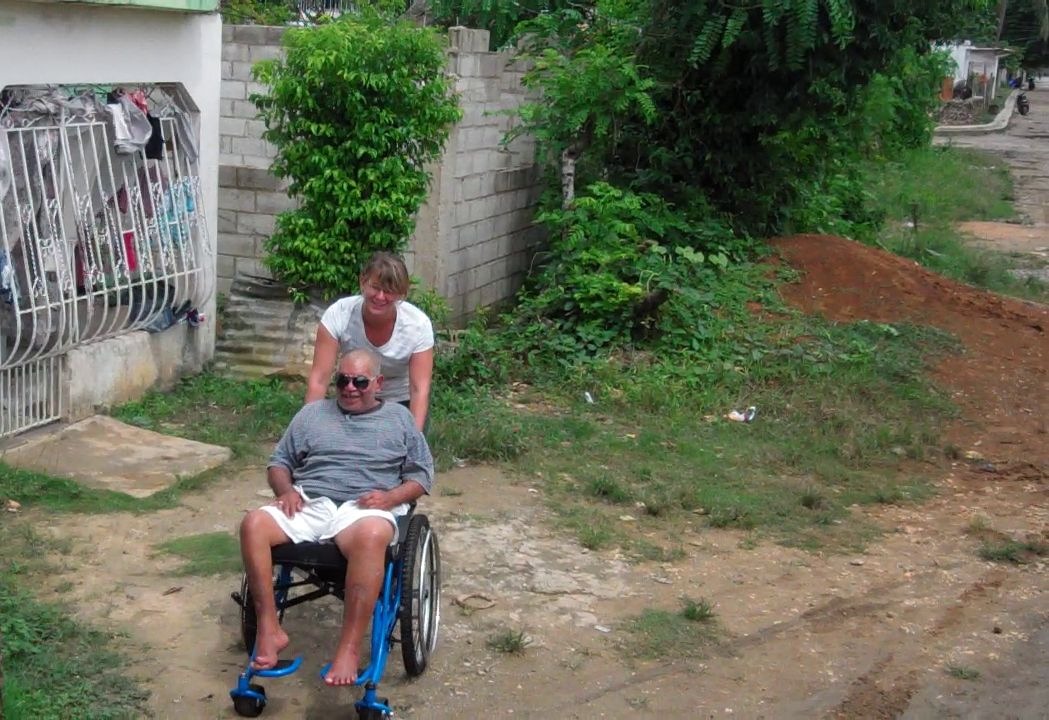 Rollstühle schenken Hoffnung / nph hilft behinderten Menschen in der Dominikanischen Republik (FOTO)