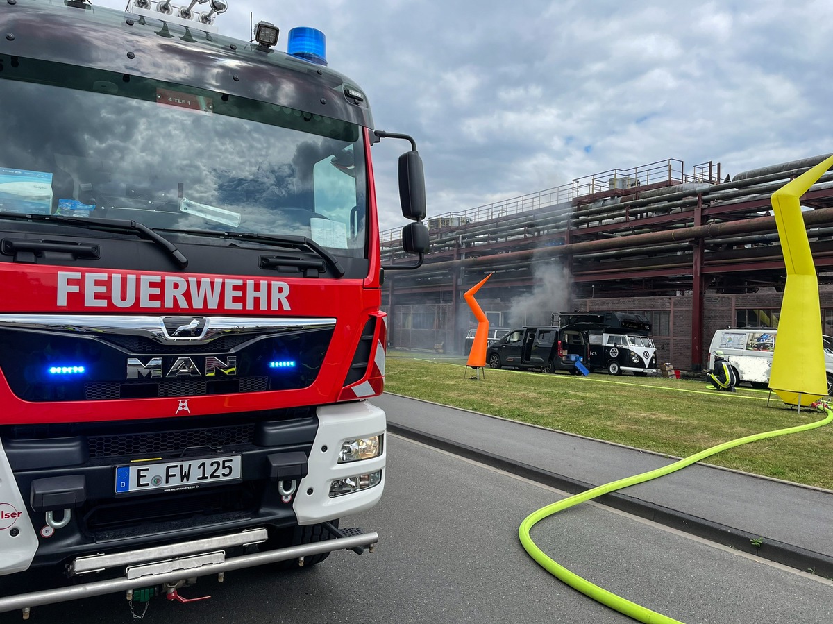 FW-E: Foodtruck geht auf Zollverein in Flammen auf - eine Person verletzt