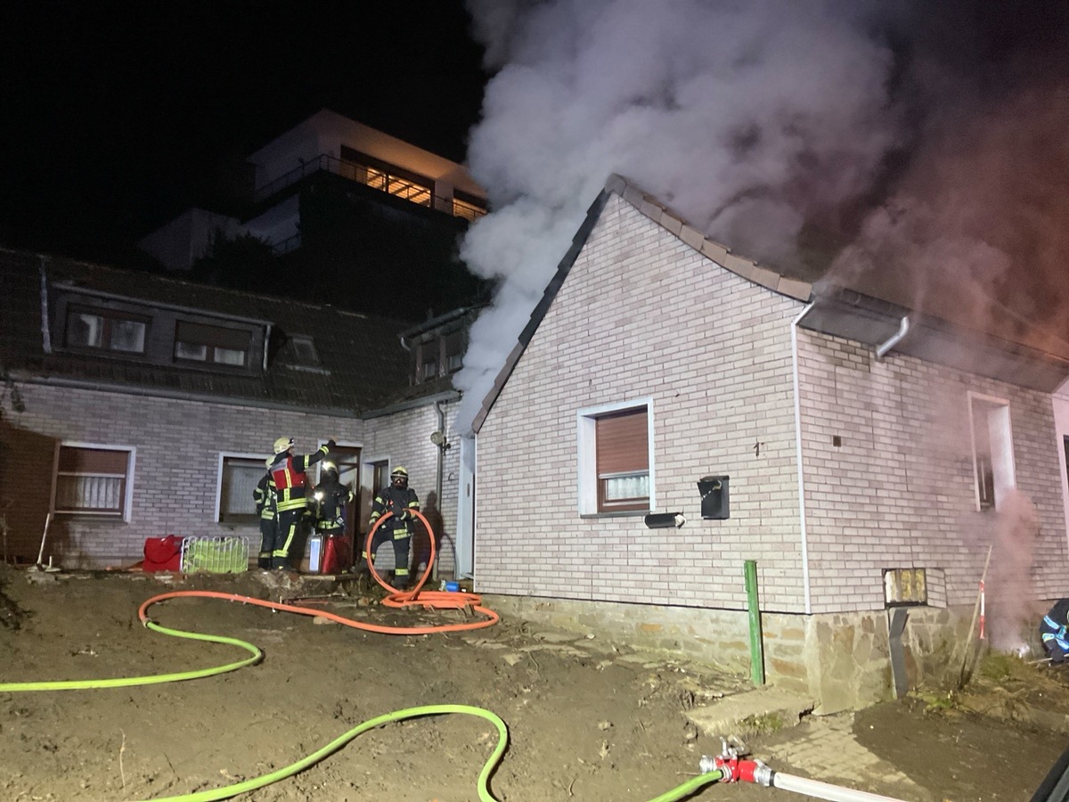 FW-MH: Kellerbrand durch Brandstiftung