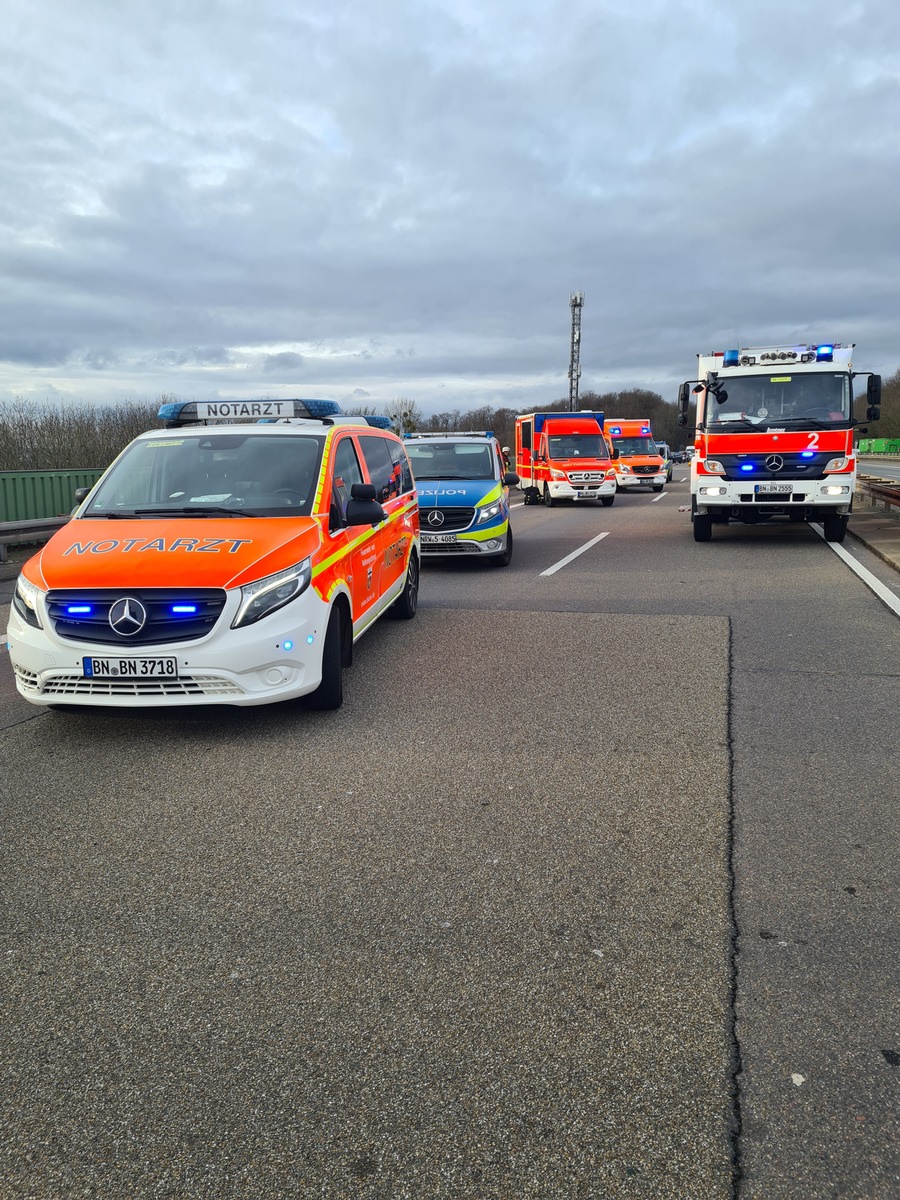 FW-BN: Verkehrsunfall mit 4 PKW auf der A59