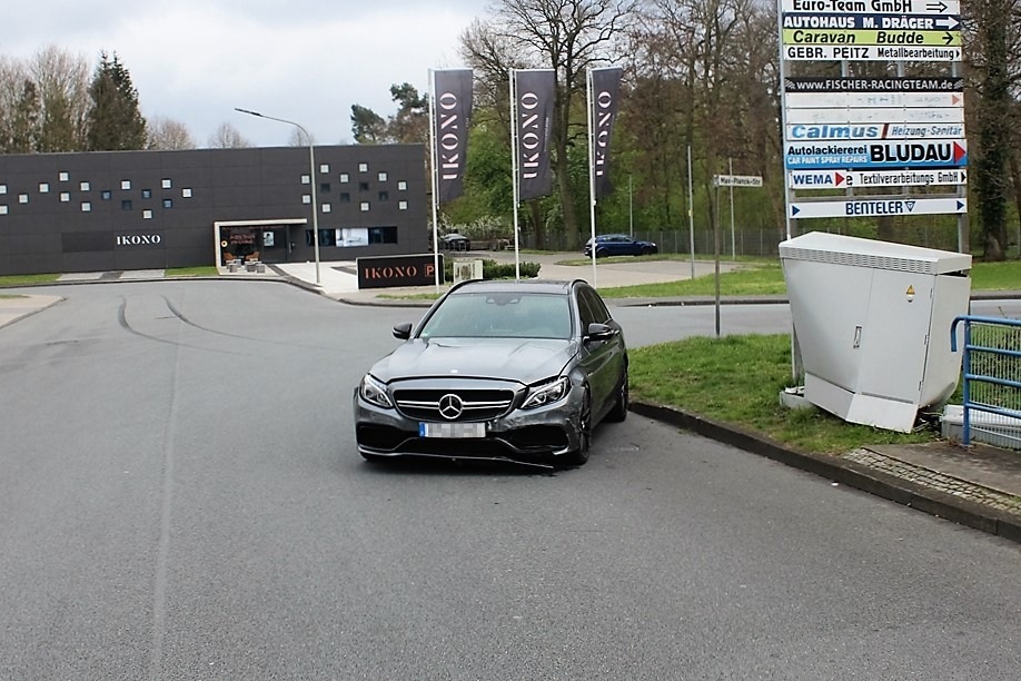 POL-PB: Verkehrsunfall, Geschwindigkeitsverstoß und zwei Autos stillgelegt - 
Vereinzelte Auffälligkeiten im Umfeld der Tuning-Szene 
Verbotsverfügung für Tuningtreffen am Karfreitag