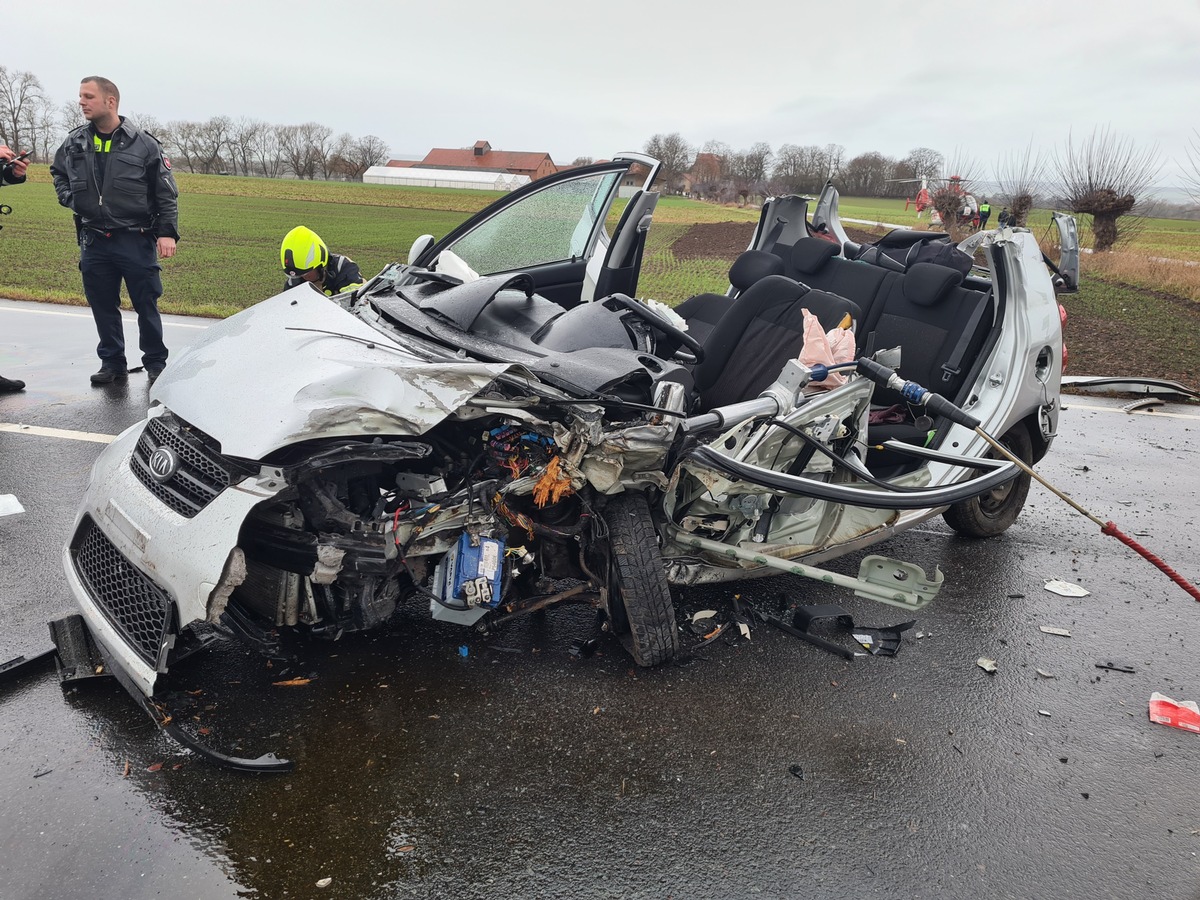 POL-GÖ: (03/2023) Unfall auf der Landesstraße 564 in Höhe Gut Reinshof - 79-jährige Autofahrerin schwer verletzt. Radfahrer fertigte Videoaufnahmen von den Rettungsarbeiten