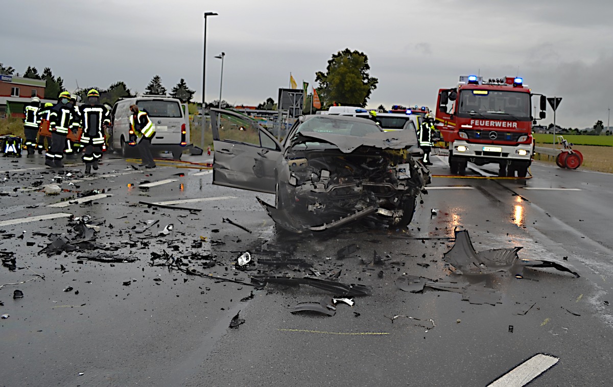 POL-HM: Schwerer Verkehrsunfall Auf Der Bundesstraße 1 Bei Coppenbrügge ...