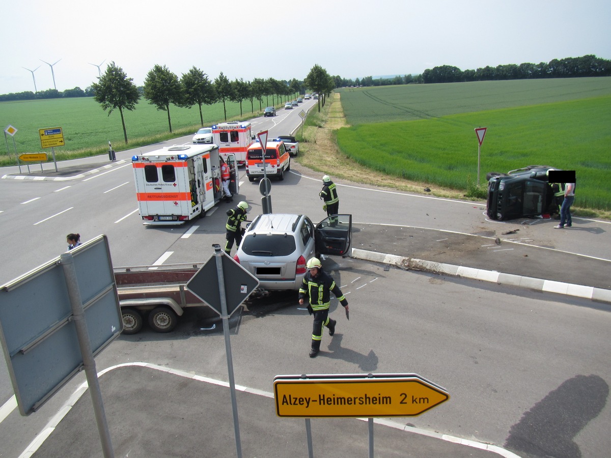 POL-PDWO: Vorfahrt missachtet - zwei Verletzte