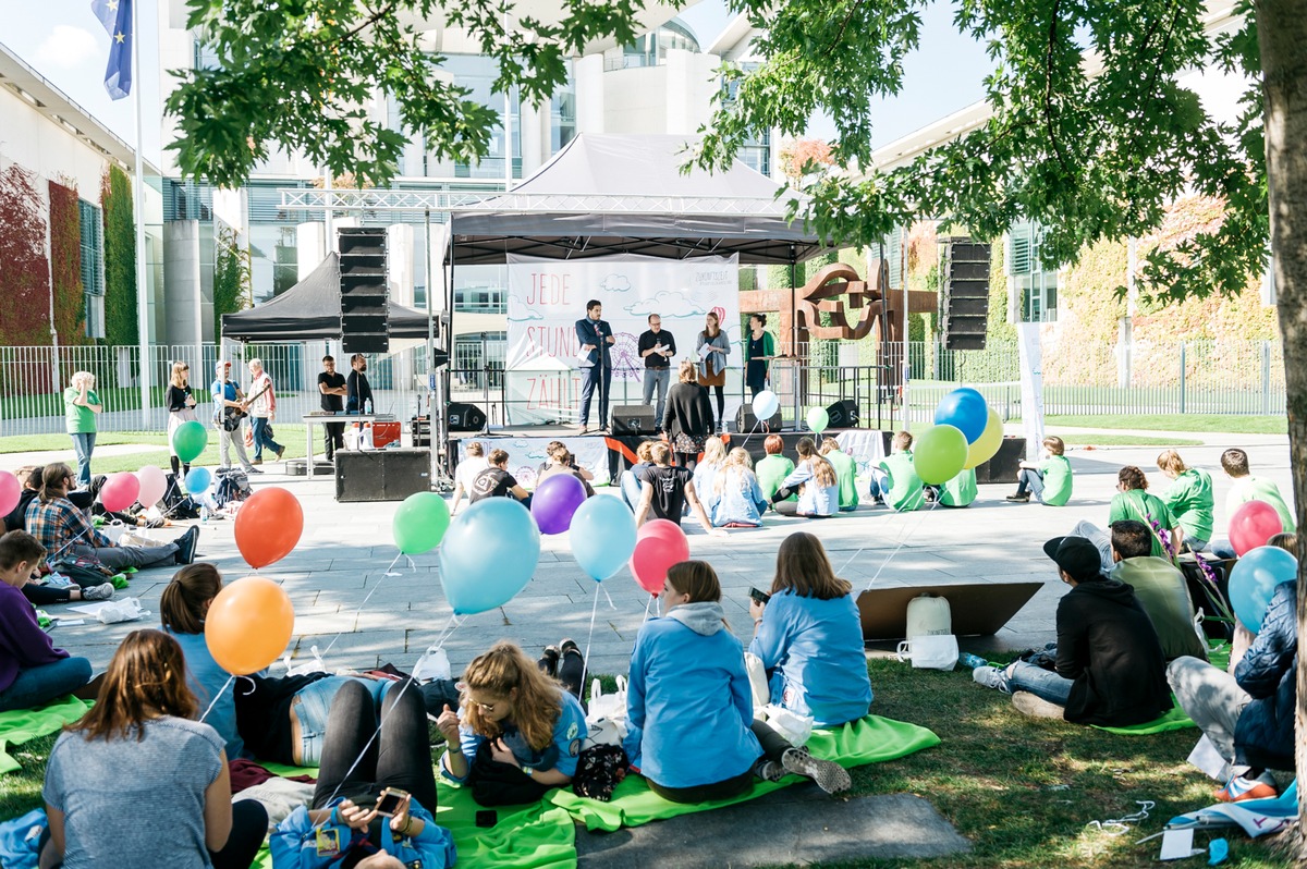 Aktion Zukunftszeit: Katholische Jugend sammelt über 160.000 Stunden für Demokratie und Toleranz