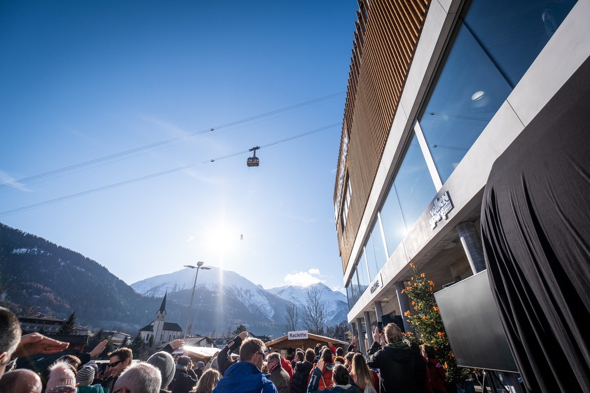 Le nouveau hub de transports publics à Fiesch est ouvert - Train, bus et télécabine regroupés et accessibles à tous