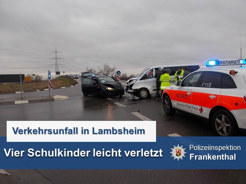 POL-PDLU: Verkehrsunfall mit Schulbus