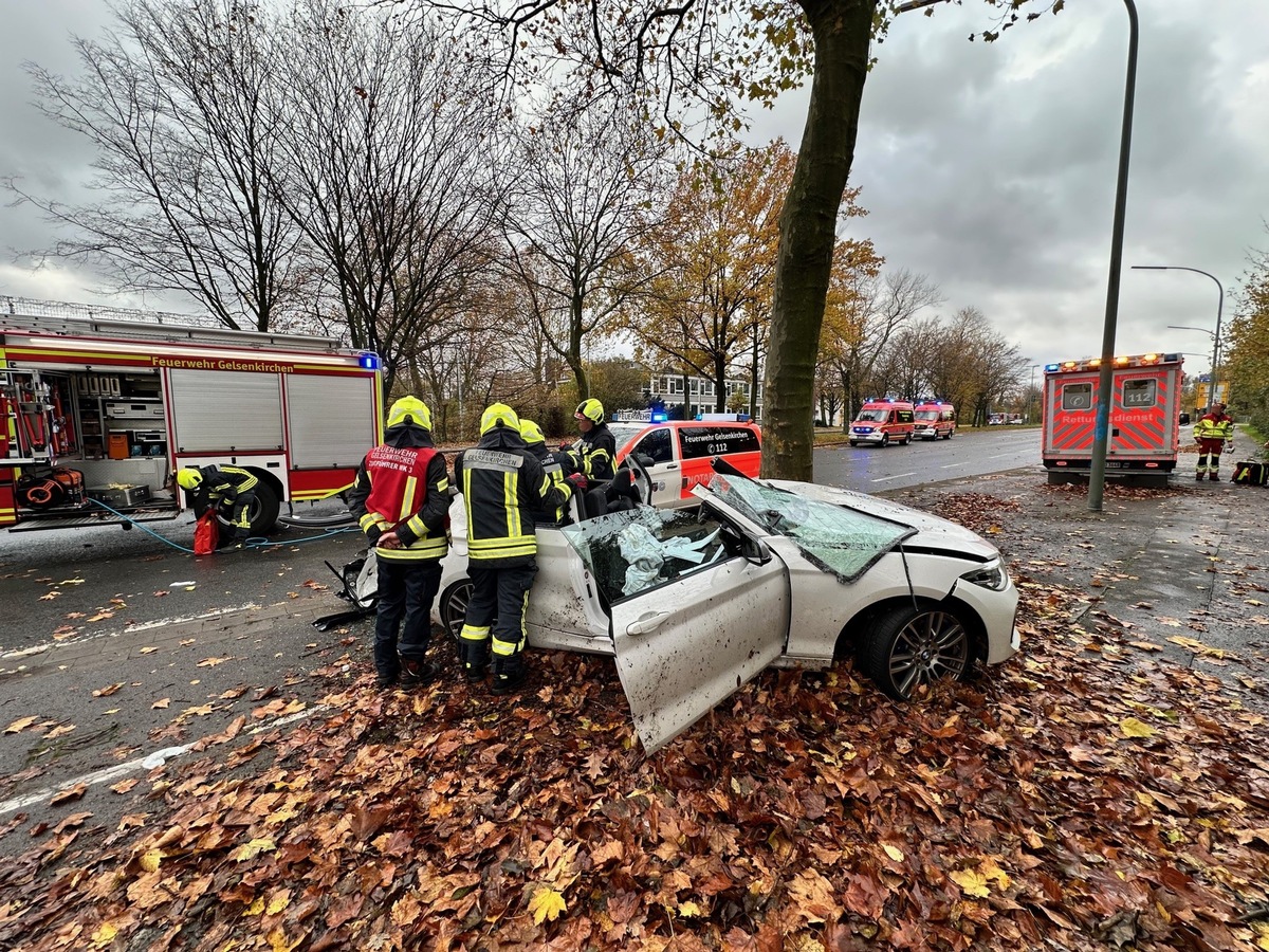 FW-GE: Eingeklemmte Person bei Verkehrsunfall in Heßler