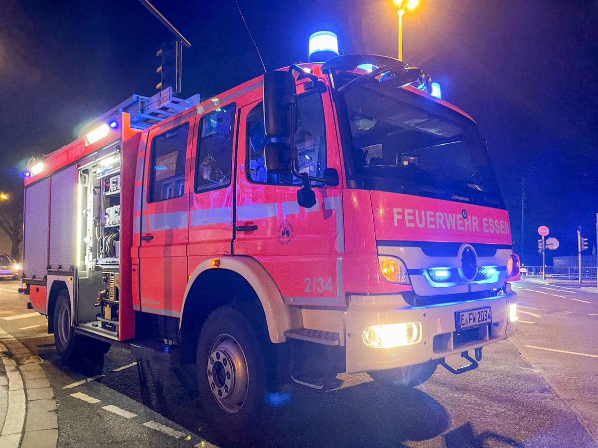 FW-E: Kellerbrand in Essen-Bochold - zwei Personen verletzt