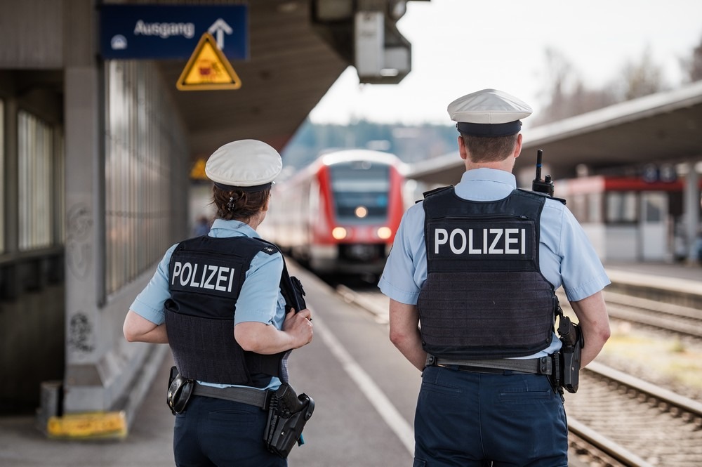 Bundespolizeidirektion München: Bundespolizei ertappt Schwarzfahrer mit gestohlener Geldkarte