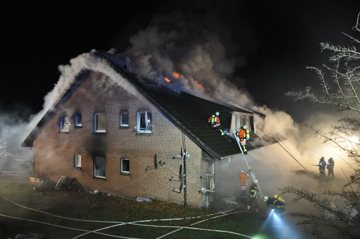 POL-WL: Feuer zerstört Sozialunterkunft - ein Bewohner vermisst