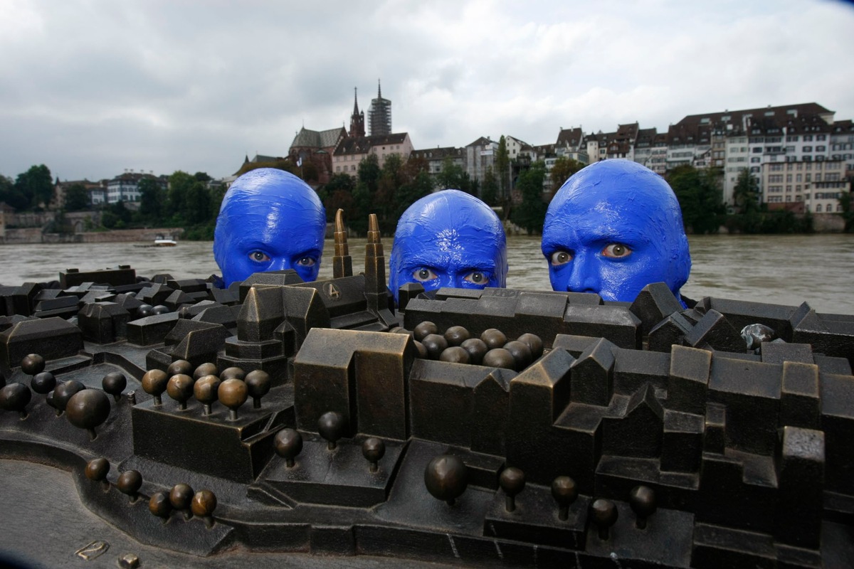 BLUE MAN GROUP auf Streifzug durch Basel