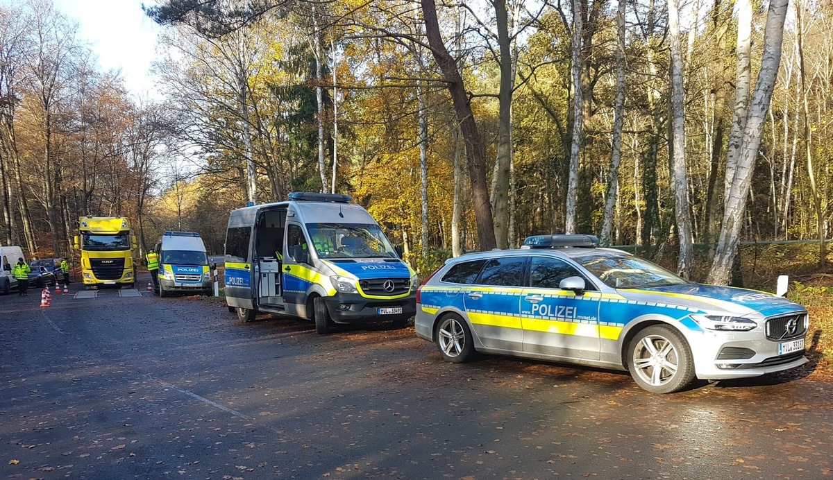 POL-HST: Polizeibeamte der besonderen Verkehrsüberwachung im Einsatz