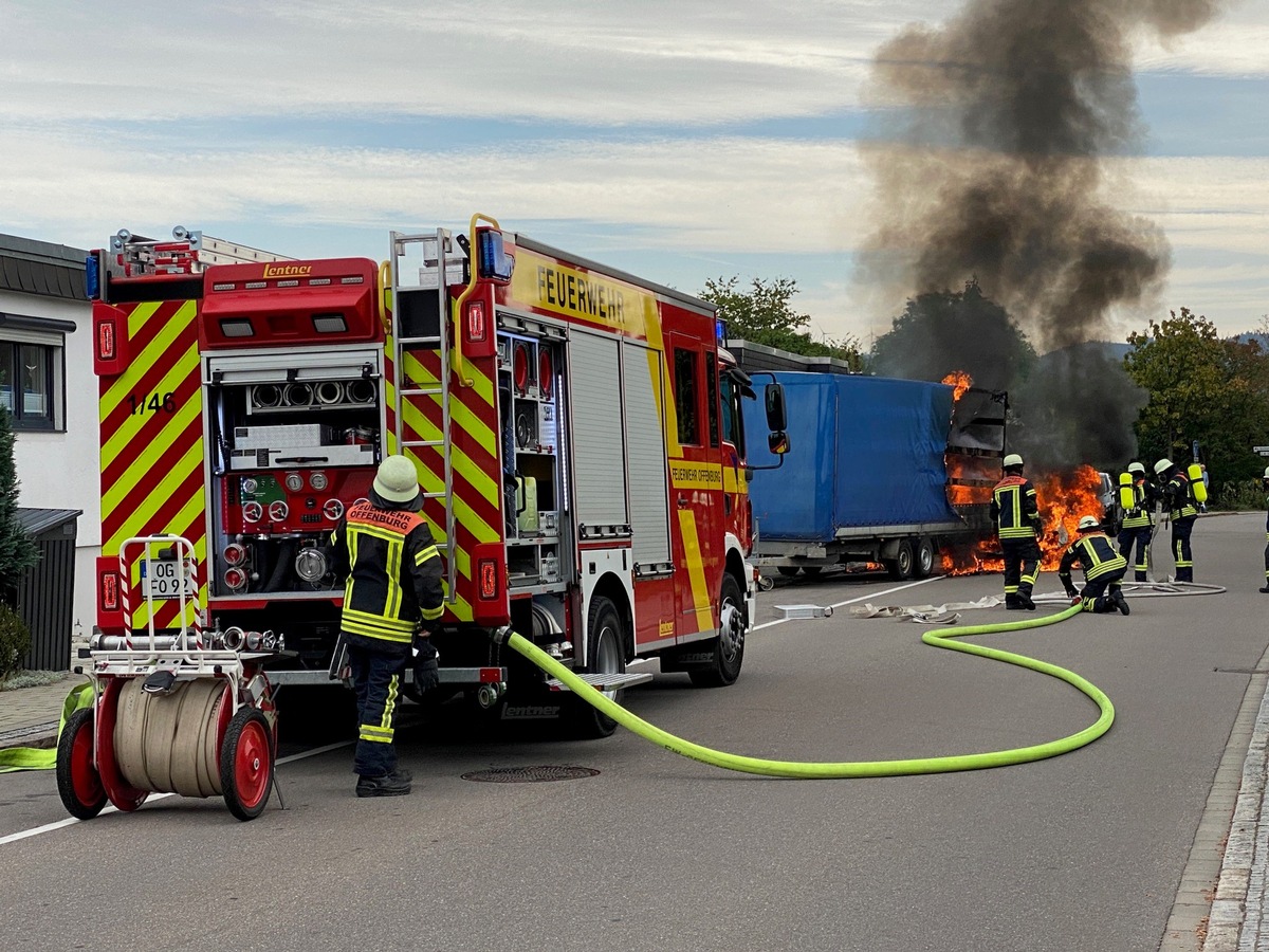 FW-OG: Fahrzeugbrand nach Auffahrunfall