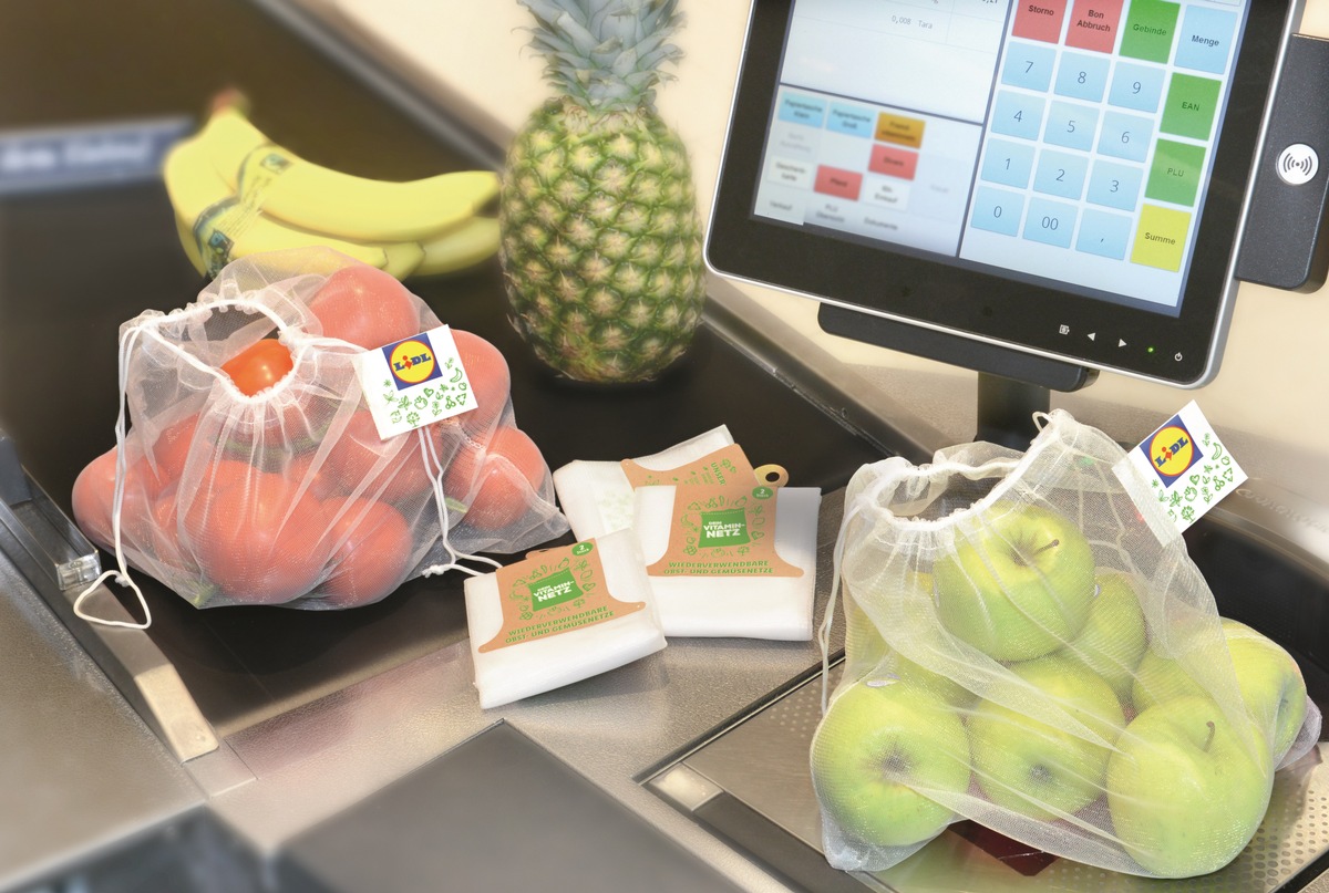 Einfach Plastik einsparen: Mit &quot;Dein Vitaminnetz&quot; haben Lidl-Kunden die Wahl / Lidl führt Ende August Mehrwegnetz als Alternative zum Knotenbeutel für Obst und Gemüse ein (FOTO)