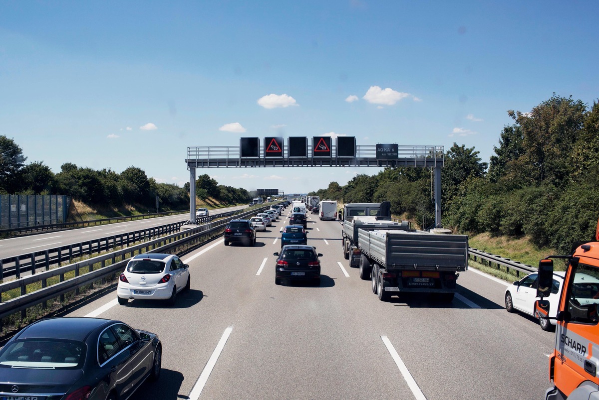 Weniger Stau im Reisesommer 2020 / ADAC Sommerstaubilanz: Staulängen deutlich niedriger als im Vorjahr / Zum Ferienende teilweise mehr Reiseverkehr als 2019