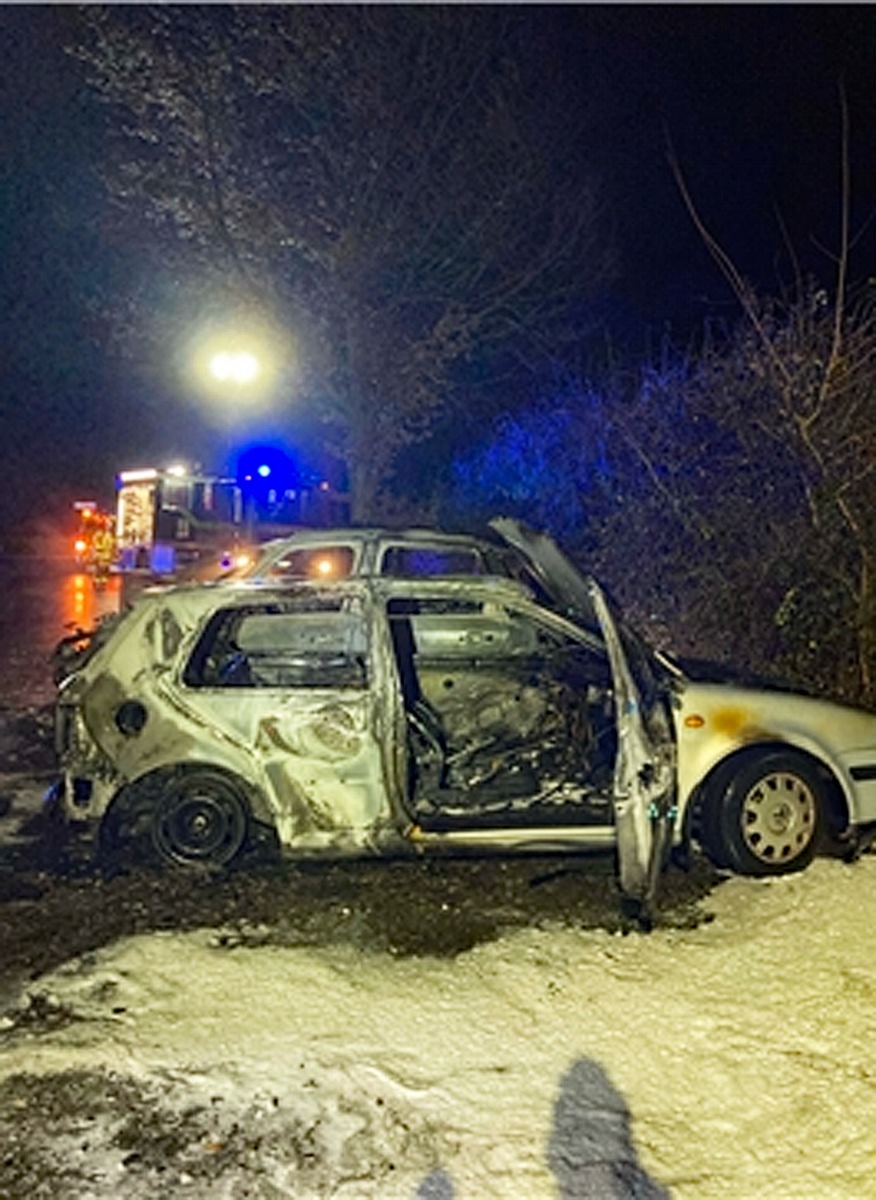 POL-ME: Zwei Autos in Brand gesetzt: Polizei ermittelt - Monheim am Rhein - 2412090