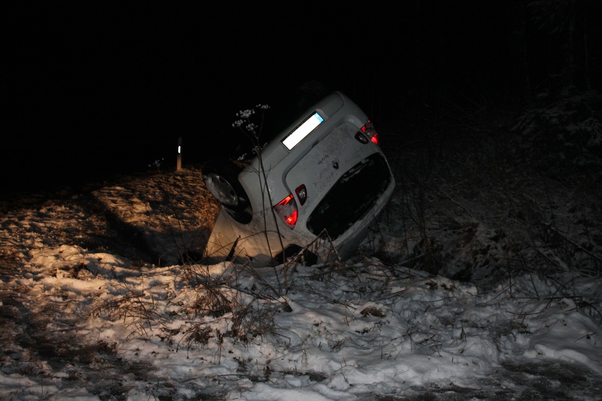 POL-OE: Schnee und Glätte - 20-Jähriger verursacht Alleinunfall