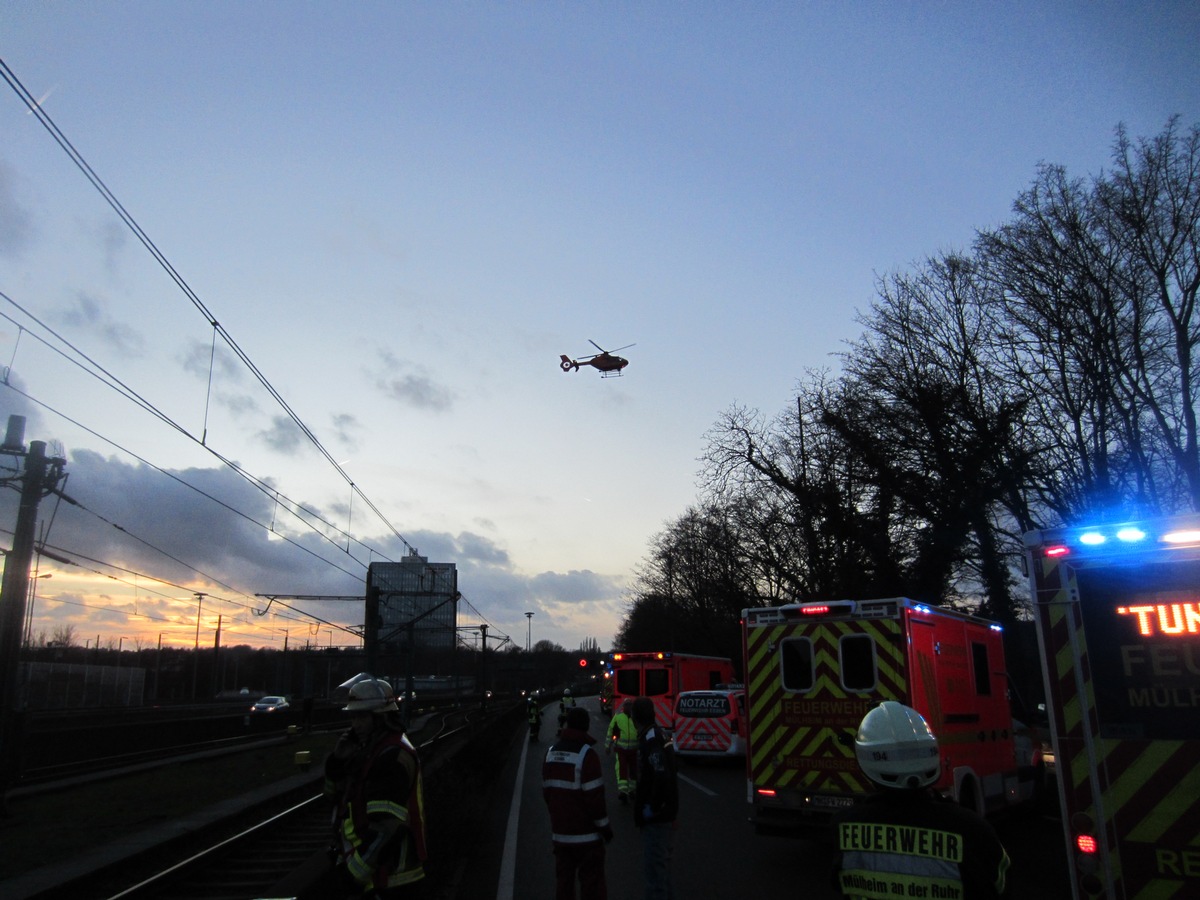 FW-MH: Schwerer Verkehrsunfall mit mehreren Verletzten auf der A40