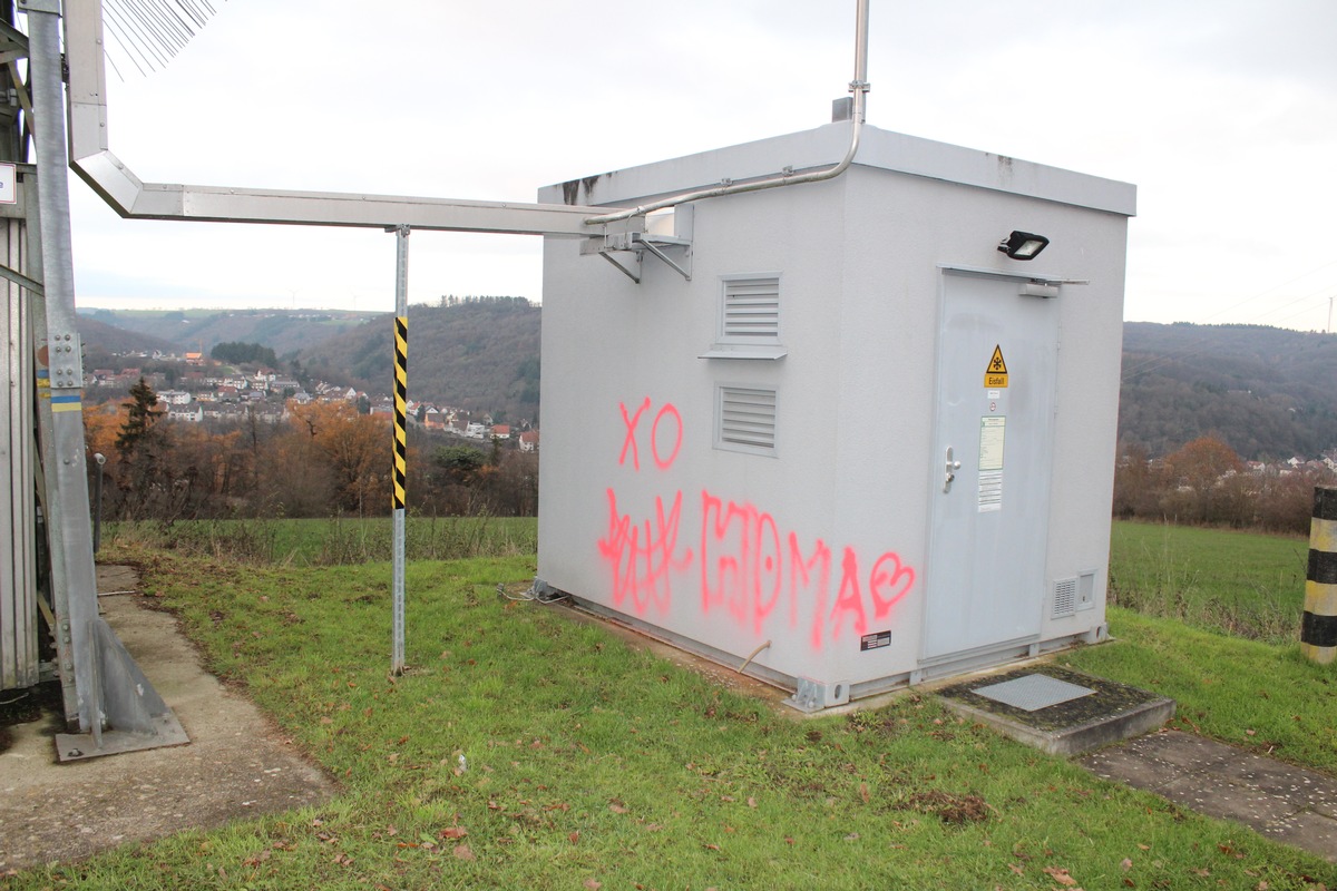 POL-PDKL: Farbschmierereien am Wasserhochbehälter