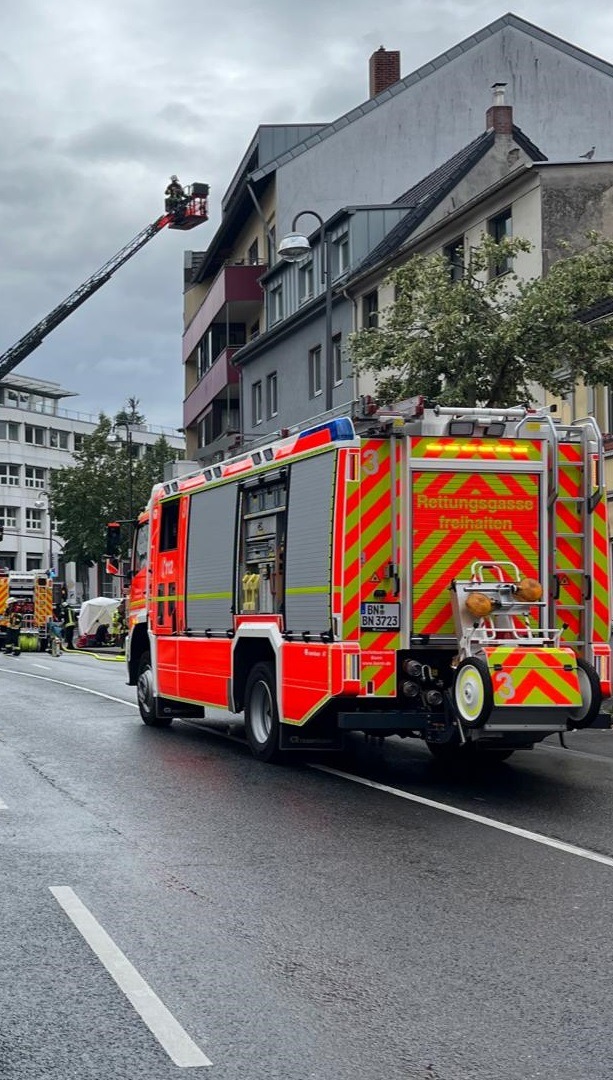 FW-BN: Kellerbrand in Bonn Bad-Godesberg