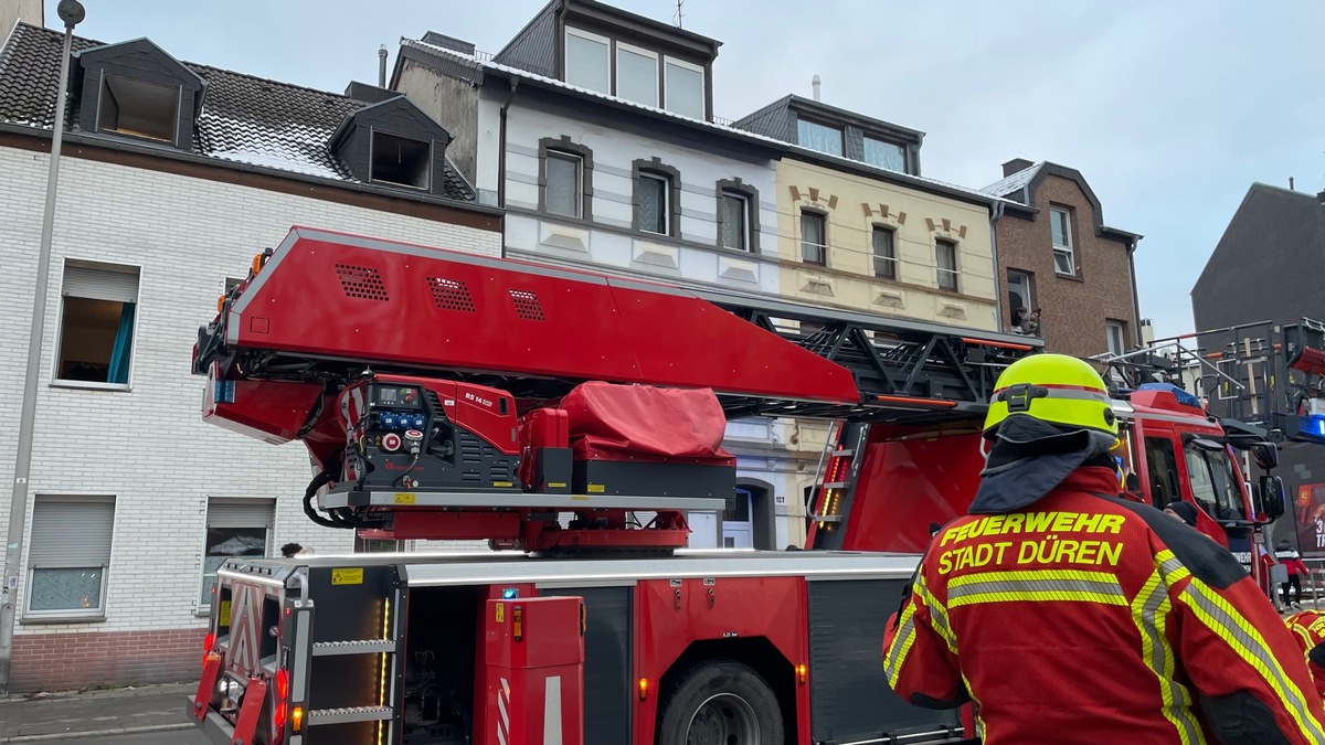 FW Düren: Aufmerksame Bürgerin verhindert Schlimmeres