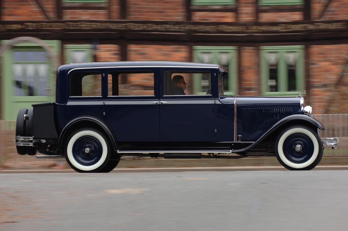 Rollende Legenden: SKODA Modelle aus fünf Jahrzehnten bei der Rallye Hamburg-Berlin-Klassik (BILD)