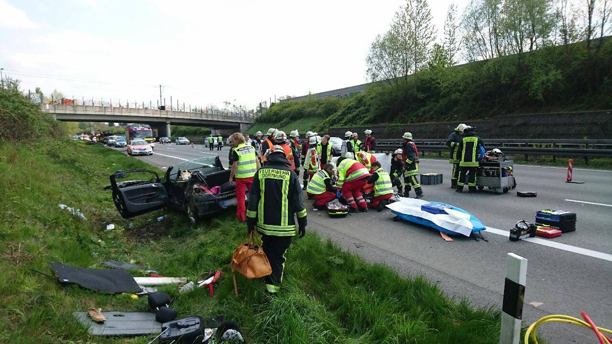 FW-DO: 01.05.2016 - Schwerer Verkehrsunfall auf der BAB 2,
Zwei schwerverletzte Personen nach mehrfachem PKW-Überschlag