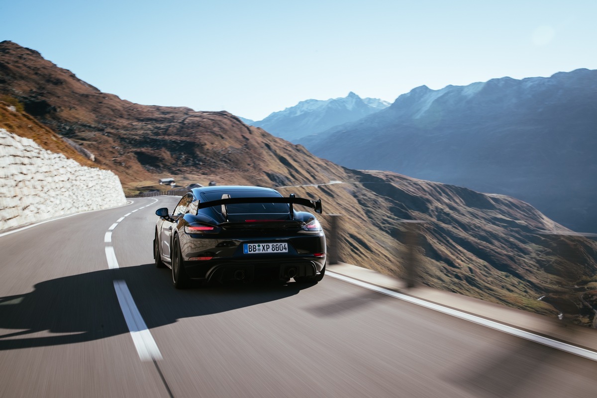 Le nouveau Porsche 718 Cayman GT4 RS s&#039;illustre lors des derniers essais de réglage