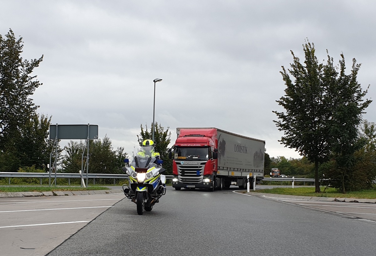 POL-PDNW: Schwerlastkontrolle auf der A61 - Schwerpunkt Alkohol und Drogen