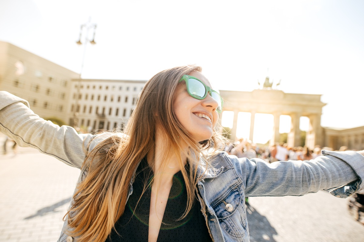 SKL Glücksatlas 2024 / Deutschlands Lebenszufriedenheit steigt kräftig