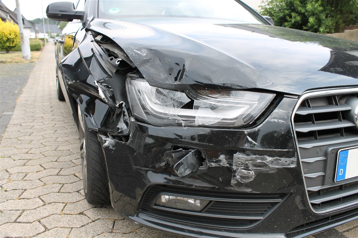 POL-OE: Verkehrsunfall mit hohem Sachschaden