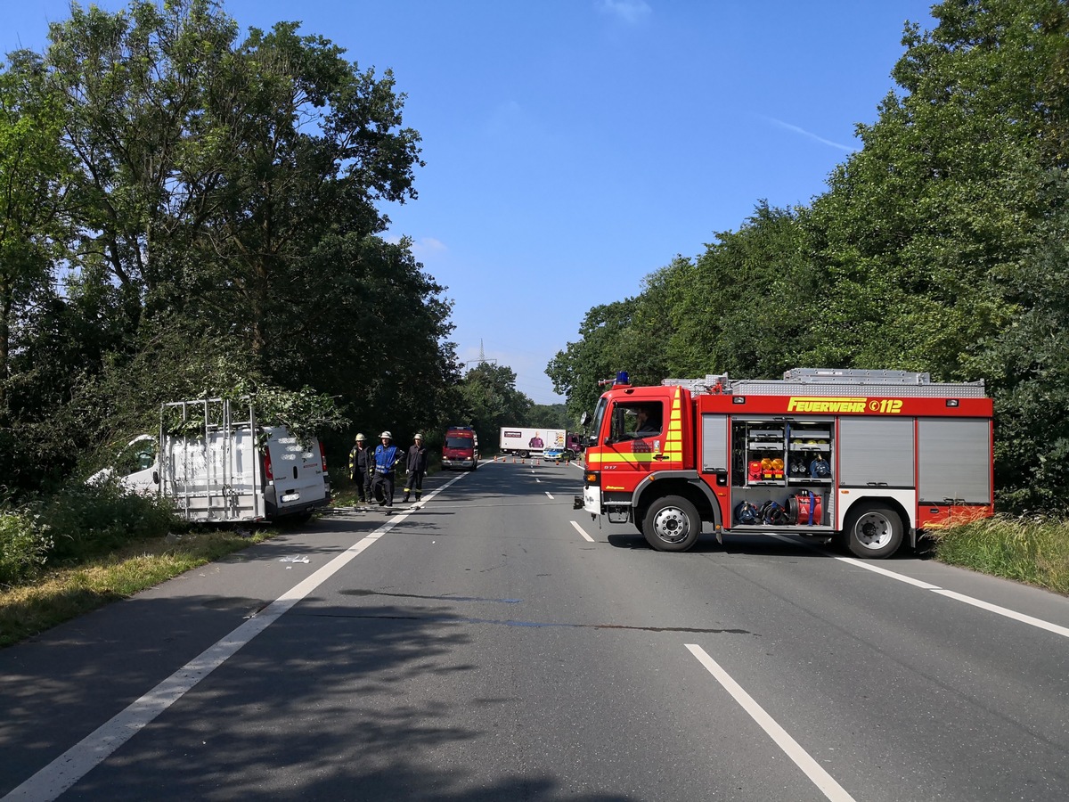 FW-WRN: TH_1 - höhe Autobahn, eine verletzte Person nach VU, auslaufende Medien?