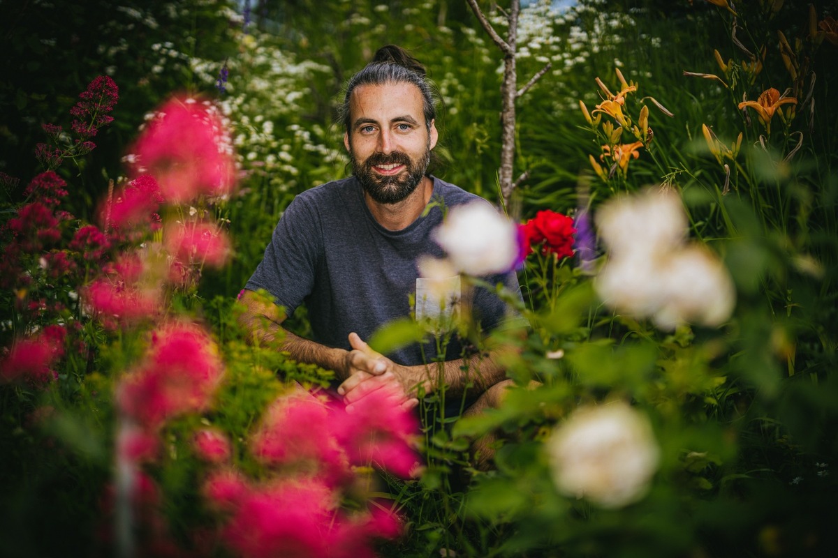 Der Wildbienen-Flüsterer Yannick Schauwecker