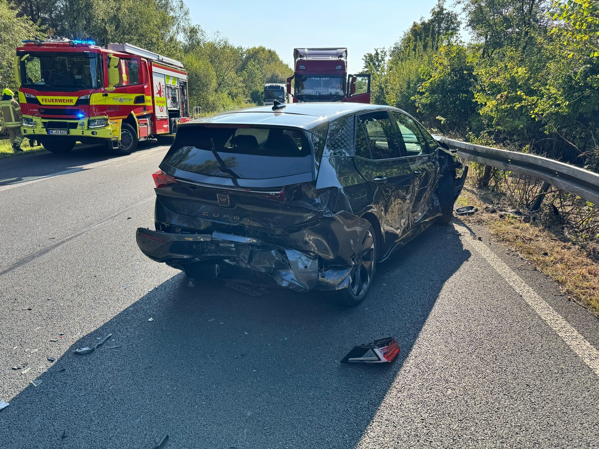 FW Ratingen: Verkehrsunfall BAB 44 mit drei beteiligten PKW