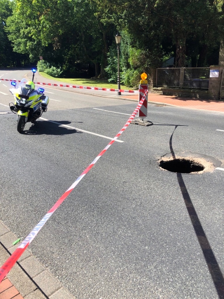 POL-ME: Fahrbahndecke eingestürzt - Panner Straße gesperrt - Velbert - 2205169