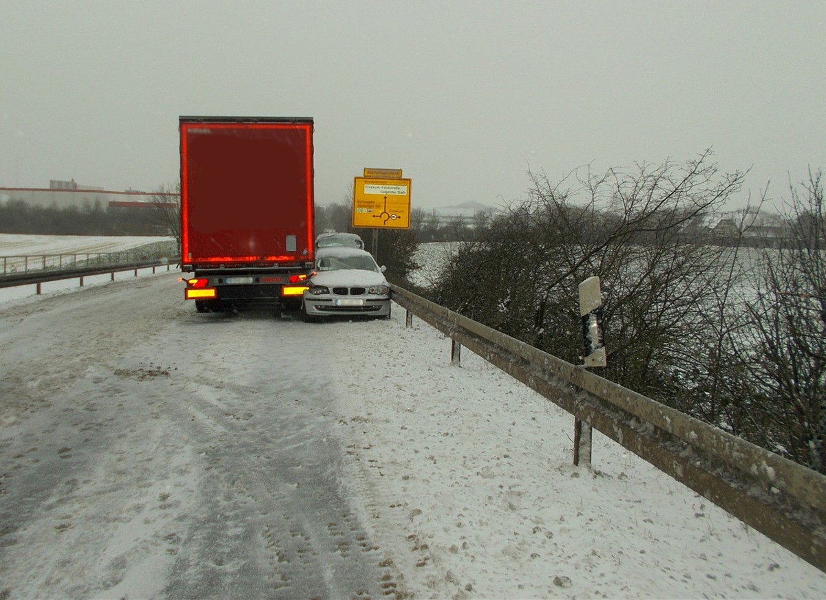 POL-NE: Lkw-Fahrer beweist Mut und verhindert möglicherweise Schlimmeres