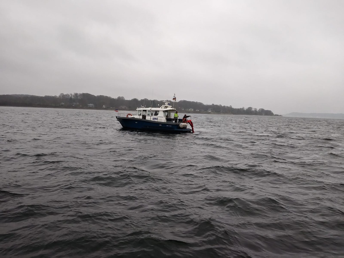 POL-KI: 190401.4 Kiel: Mann über Bord bei der Wasserschutzpolizei