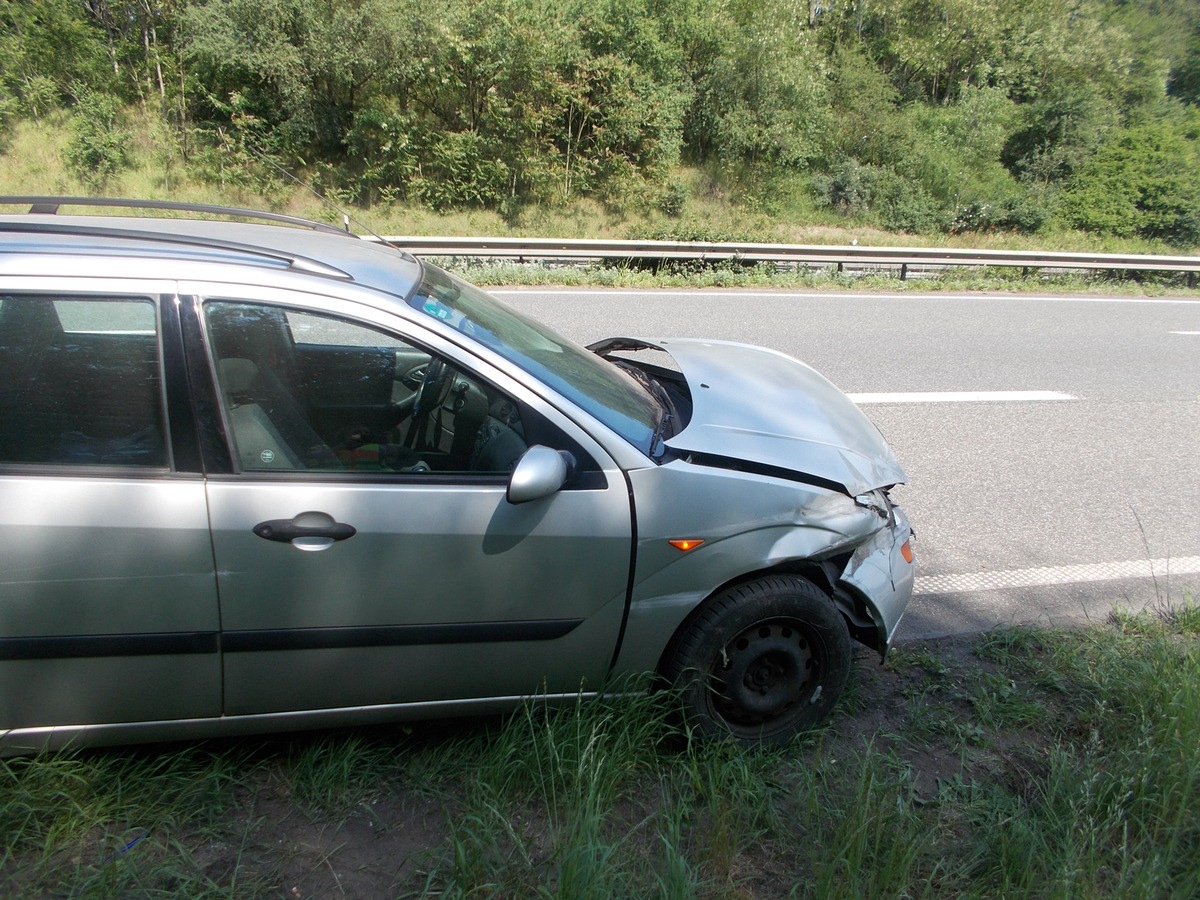 POL-PDLD: Betrunkener verursacht Unfall