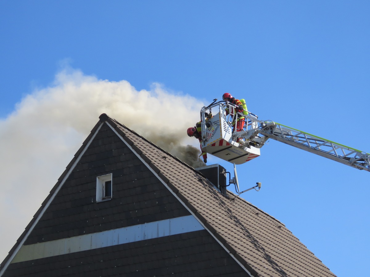 FW-Heiligenhaus: Kaminbrand fordert Feuerwehr mehrere Stunden (Meldung 22/2020)