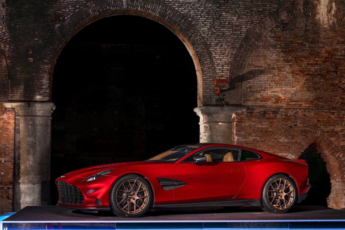 ASTON MARTIN VANQUISH UNVEILED WITH STUNNING WORLD PREMIERE IN VENICE