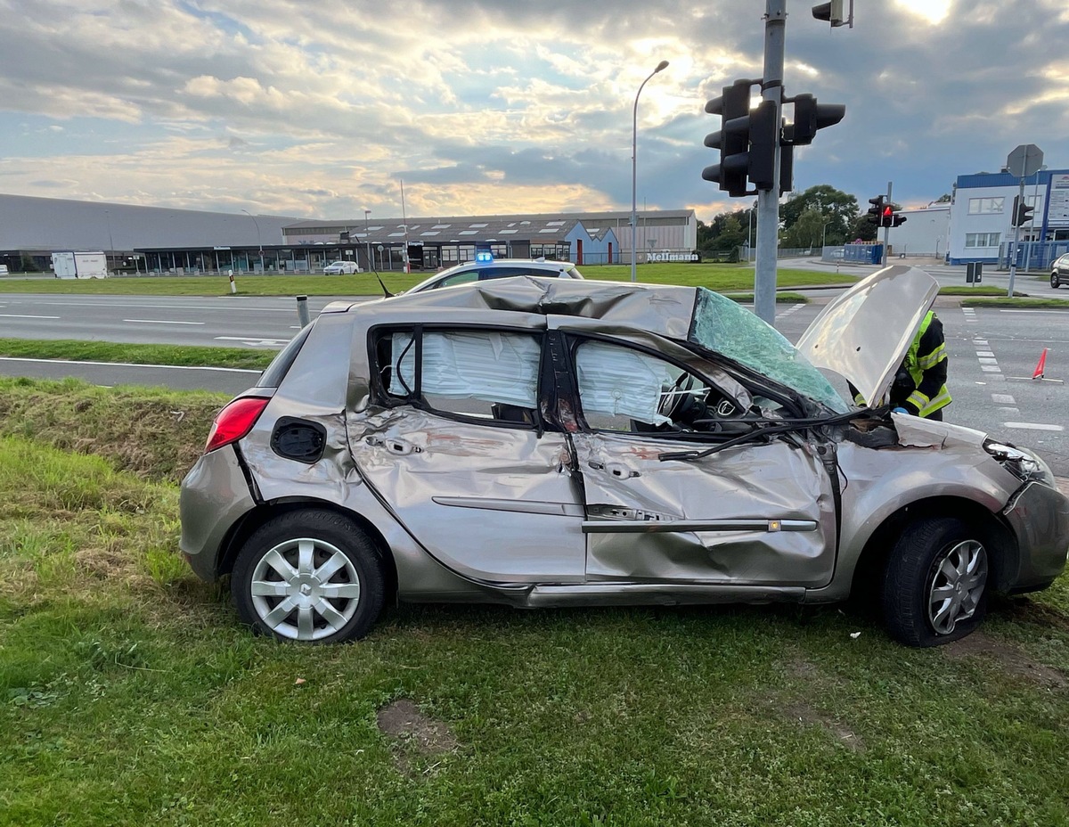 POL-COE: Coesfeld, Boschstraße/ Lkw und Auto kollidieren