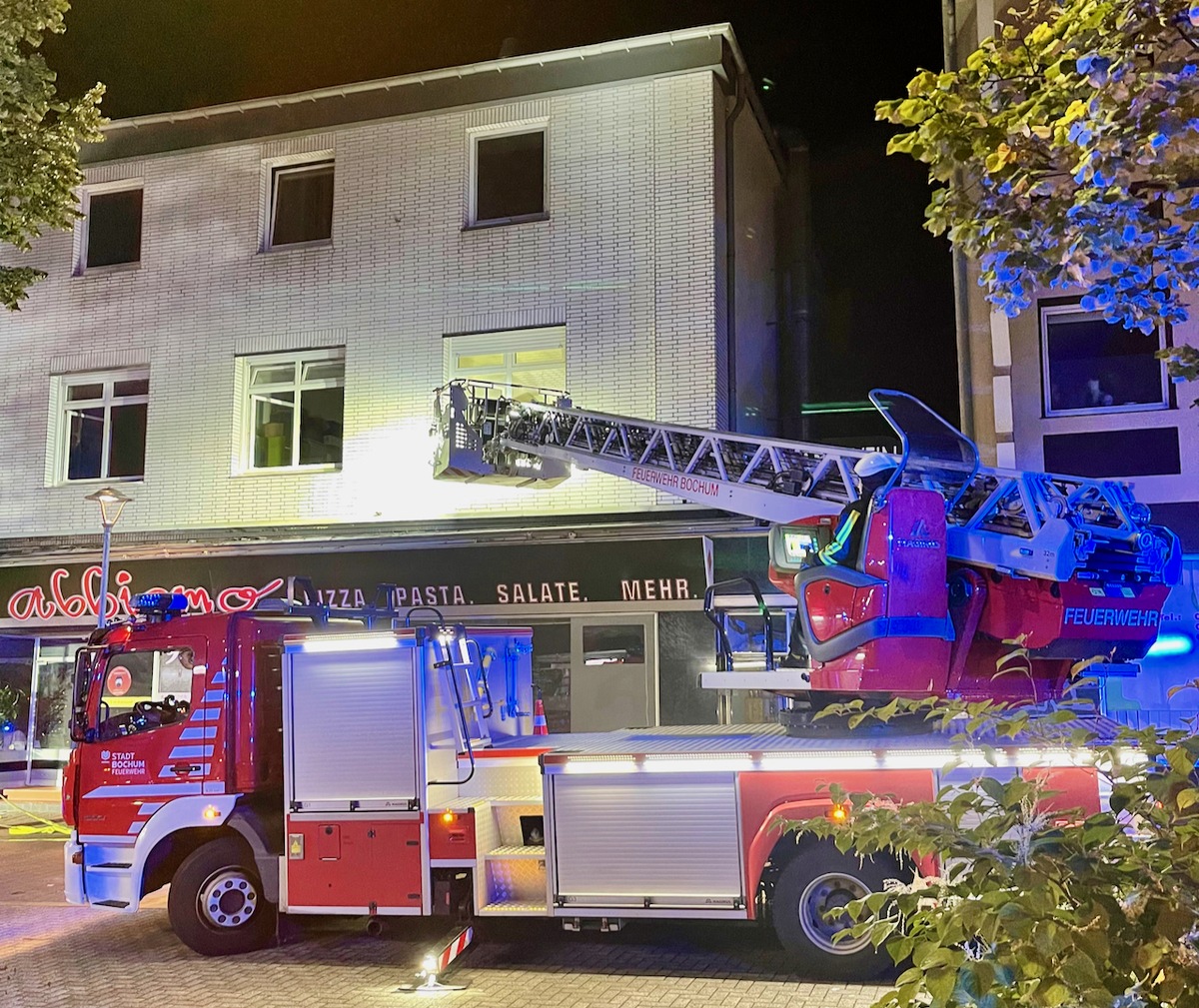 FW-BO: Kellerbrand in Wohngebäude an der Universitätsstraße - 15 Menschen gerettet