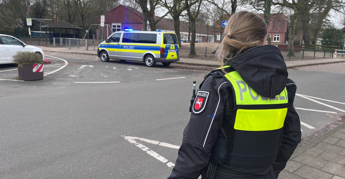 POL-CUX: Nach Hinweisen aus der Bevölkerung - Umfangreiche Verkehrskontrollen an den Grundschulen in Loxstedt, Schiffdorf, Hagen und Beverstedt (Foto im Anhang)