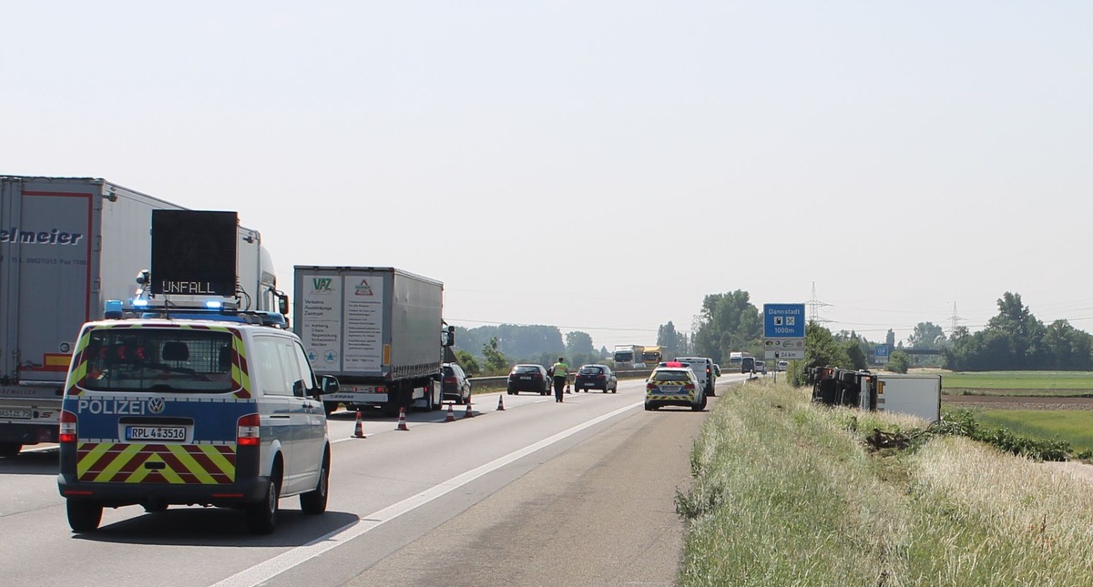 POL-PDNW: Polizeiautobahnstation Ruchheim / Autobahn 61 / Sattelzug bei Dannstadt-Schaernheim umgestürzt