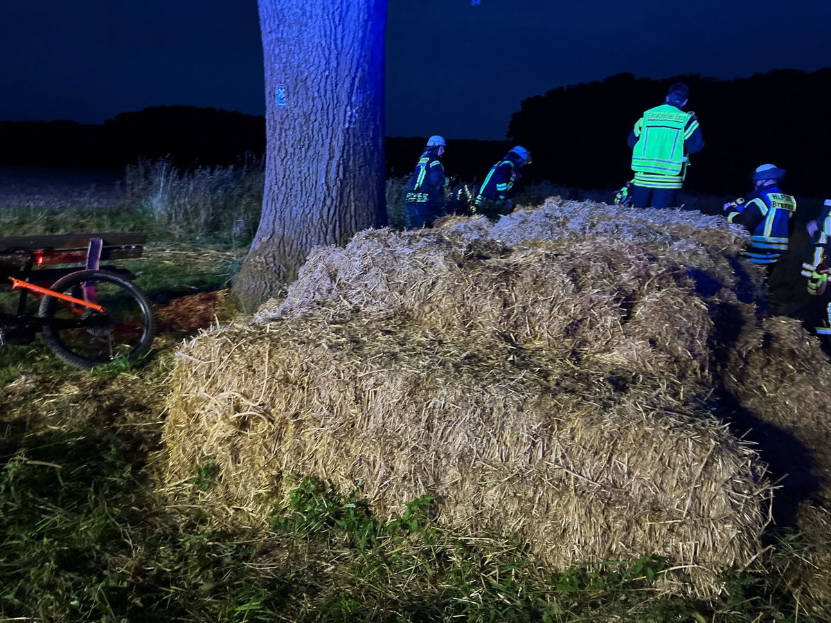 POL-SO: Jugendliche wollen Marshmallows machen und entzünden Strohballen