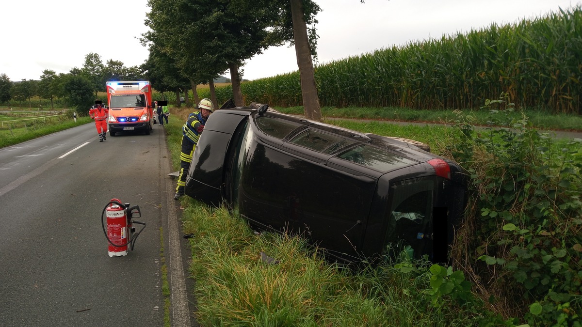 FW Lügde: Verkehrsunfall PKW