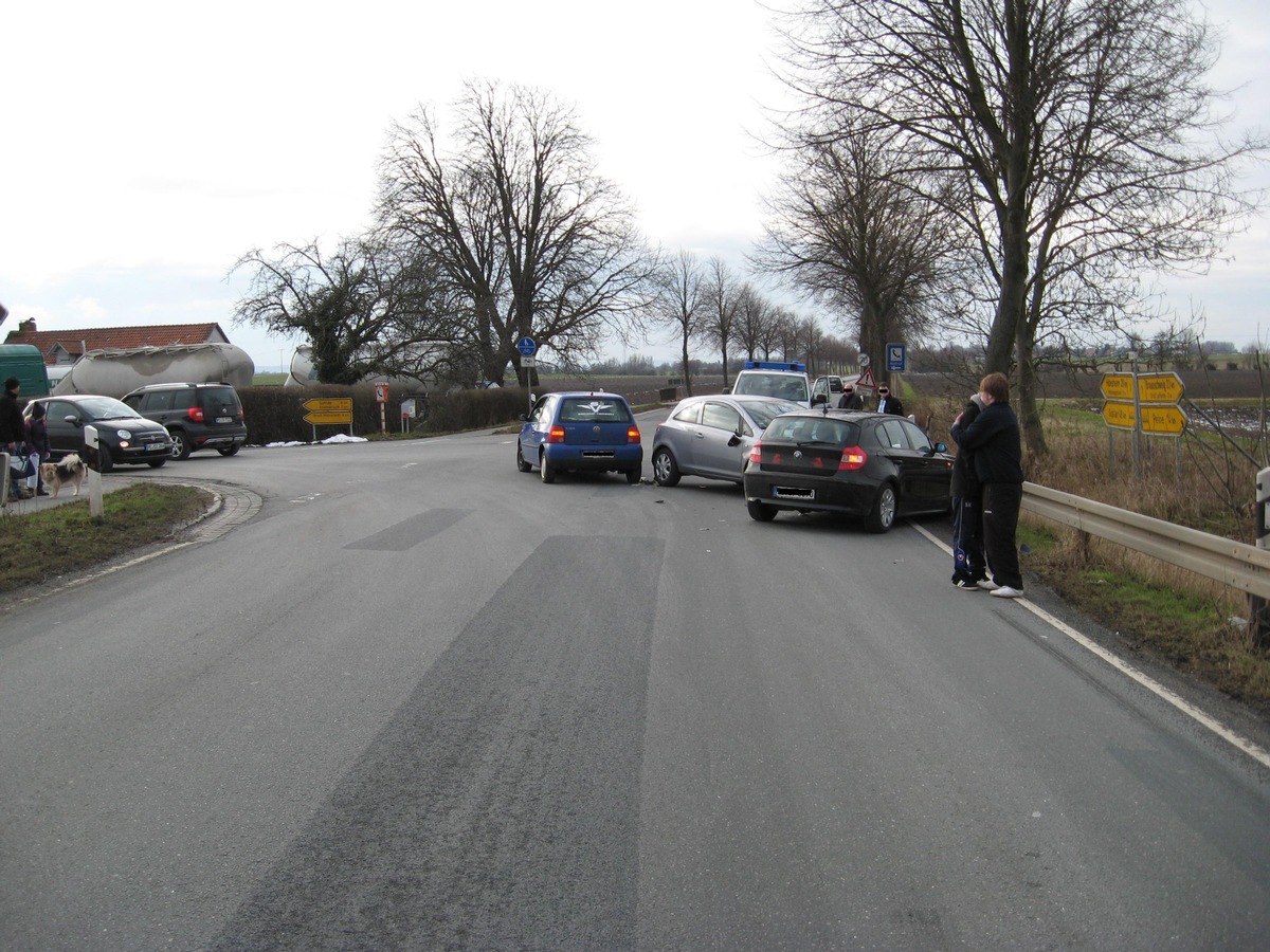 POL-HI: Hoheneggelsen/ Steinbrück - Schwerer Abbiegeunfall endet glimpflich