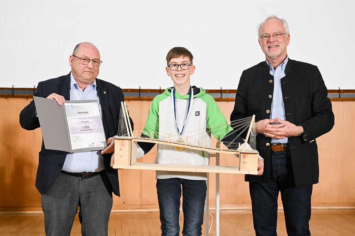 Bayerischer Schüler gewinnt Platz 3 bei bundesweitem Brückenbauwettbewerb